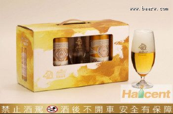 百威金尊携手台湾金马奖推出联名啤酒礼盒